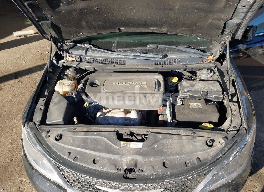 Photo 10 of 2015 Chrysler 200 LIMITED (VIN 1C3CCCAB0FN564429)