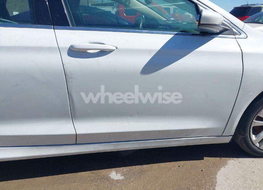 Photo 11 of 2015 Chrysler 200 LIMITED (VIN 1C3CCCAB0FN578220)