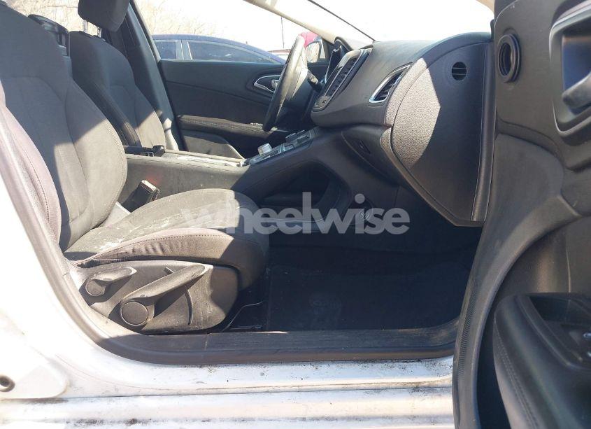 Photo 5 of 2015 Chrysler 200 LIMITED (VIN 1C3CCCAB0FN578220)