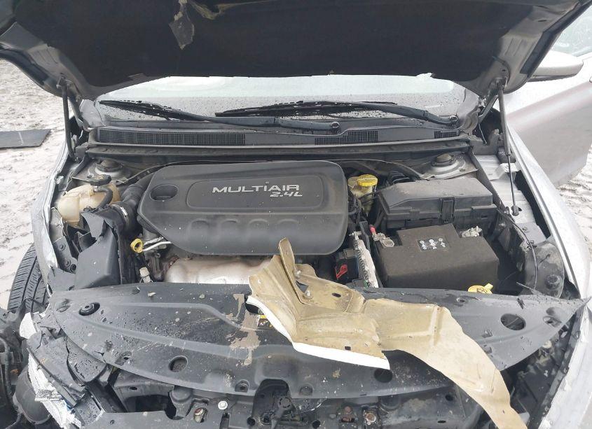 Photo 10 of 2015 Chrysler 200 LIMITED (VIN 1C3CCCAB0FN580050)