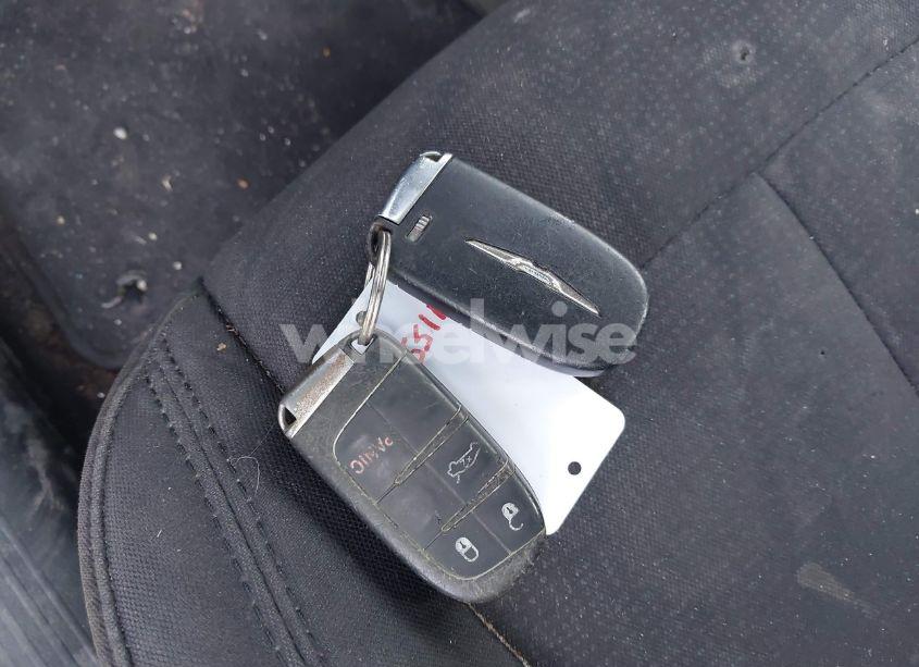 Photo 11 of 2015 Chrysler 200 LIMITED (VIN 1C3CCCAB0FN583630)