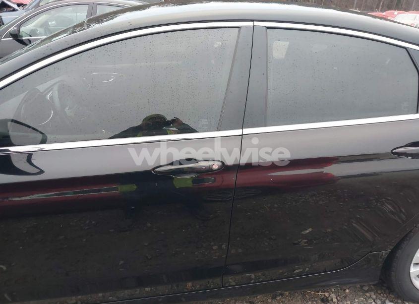 Photo 14 of 2015 Chrysler 200 LIMITED (VIN 1C3CCCAB0FN640618)