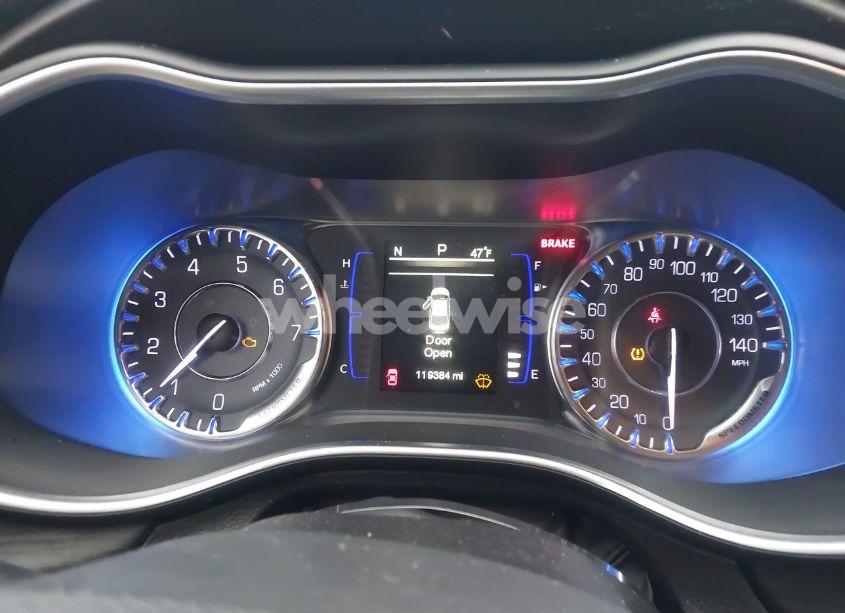 Photo 7 of 2015 Chrysler 200 LIMITED (VIN 1C3CCCAB0FN640618)