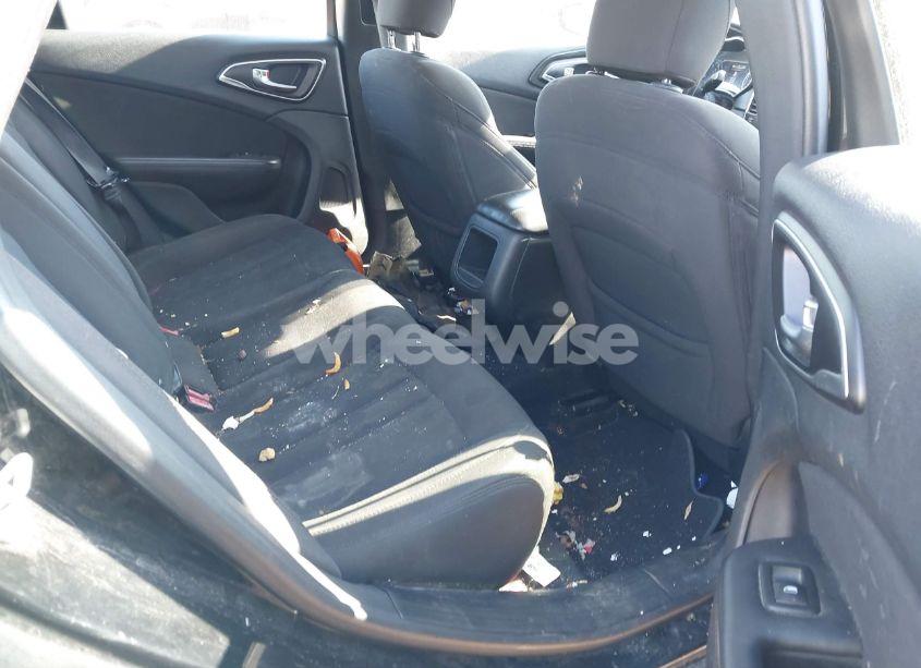 Photo 8 of 2015 Chrysler 200 LIMITED (VIN 1C3CCCAB0FN661033)