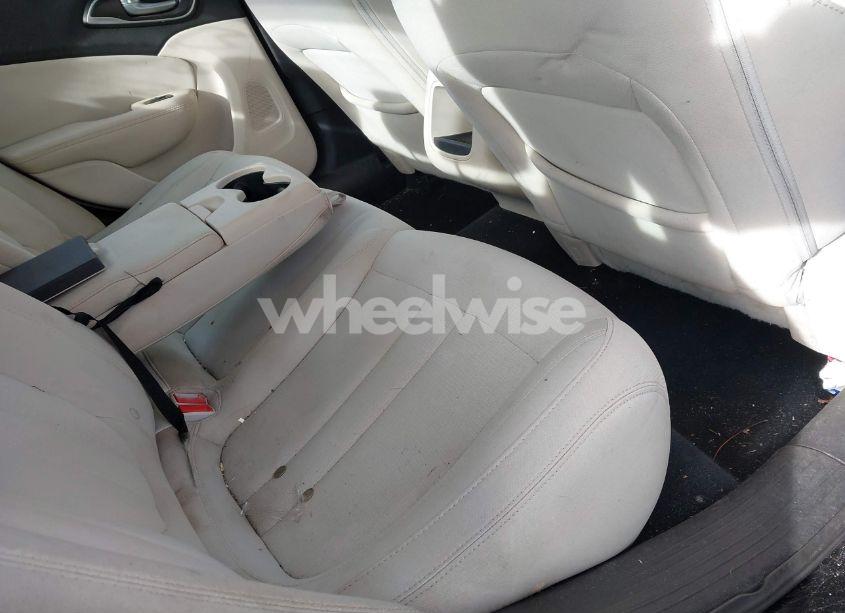 Photo 8 of 2015 Chrysler 200 LIMITED (VIN 1C3CCCAB0FN670248)