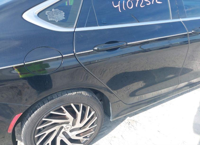 Photo 15 of 2015 Chrysler 200 LIMITED (VIN 1C3CCCAB0FN687325)