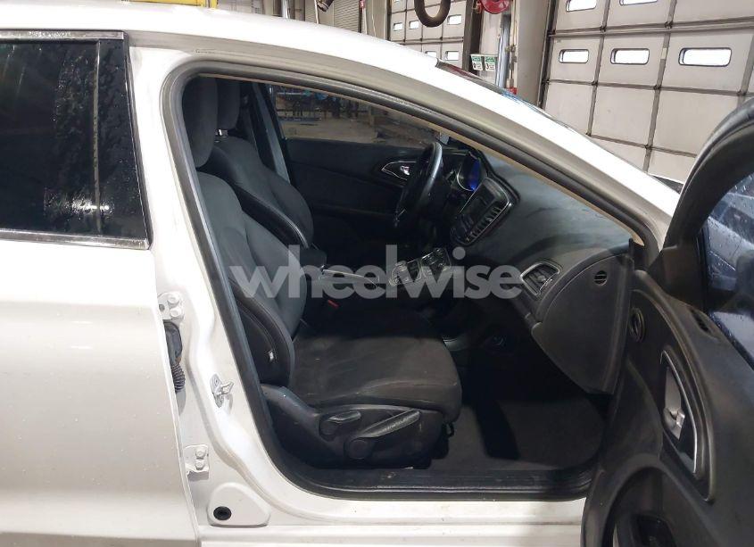 Photo 5 of 2015 Chrysler 200 LIMITED (VIN 1C3CCCAB0FN690385)