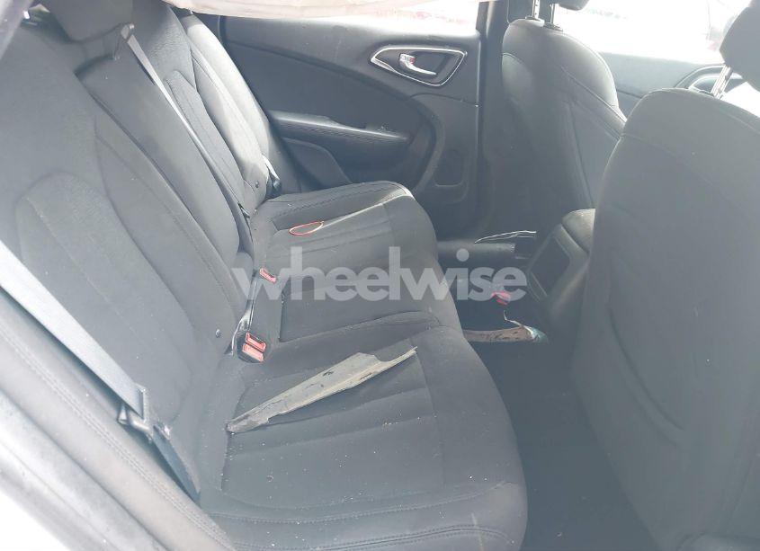 Photo 8 of 2015 Chrysler 200 LIMITED (VIN 1C3CCCAB0FN701949)