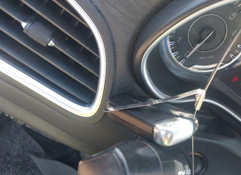 Photo 11 of 2015 Chrysler 200 LIMITED (VIN 1C3CCCAB0FN702826)