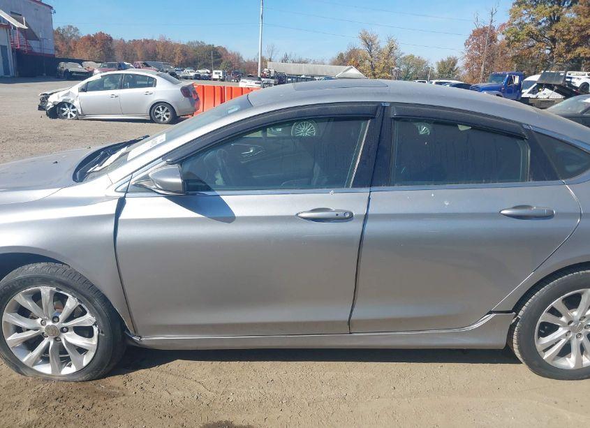 Photo 14 of 2015 Chrysler 200 LIMITED (VIN 1C3CCCAB0FN702826)