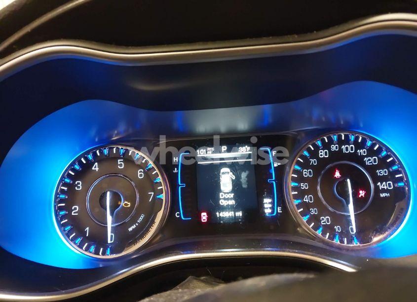 Photo 7 of 2015 Chrysler 200 LIMITED (VIN 1C3CCCAB0FN708318)