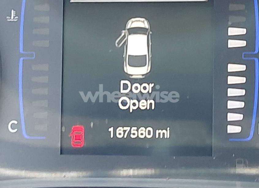 Photo 13 of 2015 Chrysler 200 LIMITED (VIN 1C3CCCAB0FN718749)