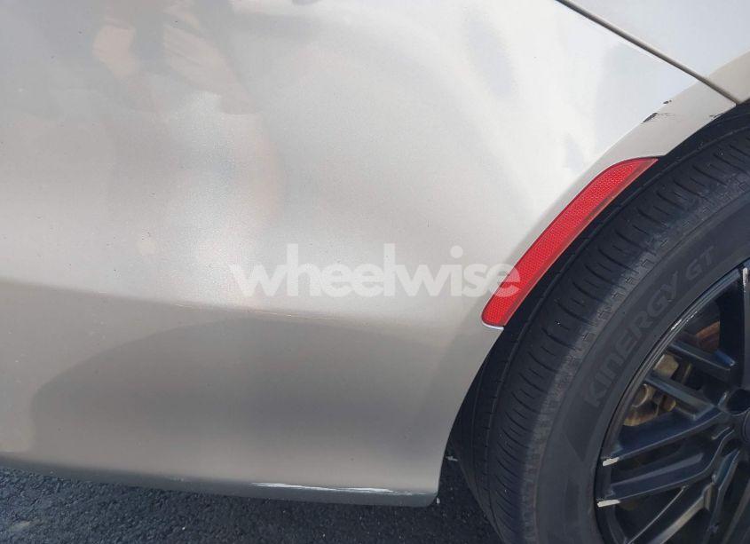 Photo 16 of 2015 Chrysler 200 LIMITED (VIN 1C3CCCAB0FN718749)