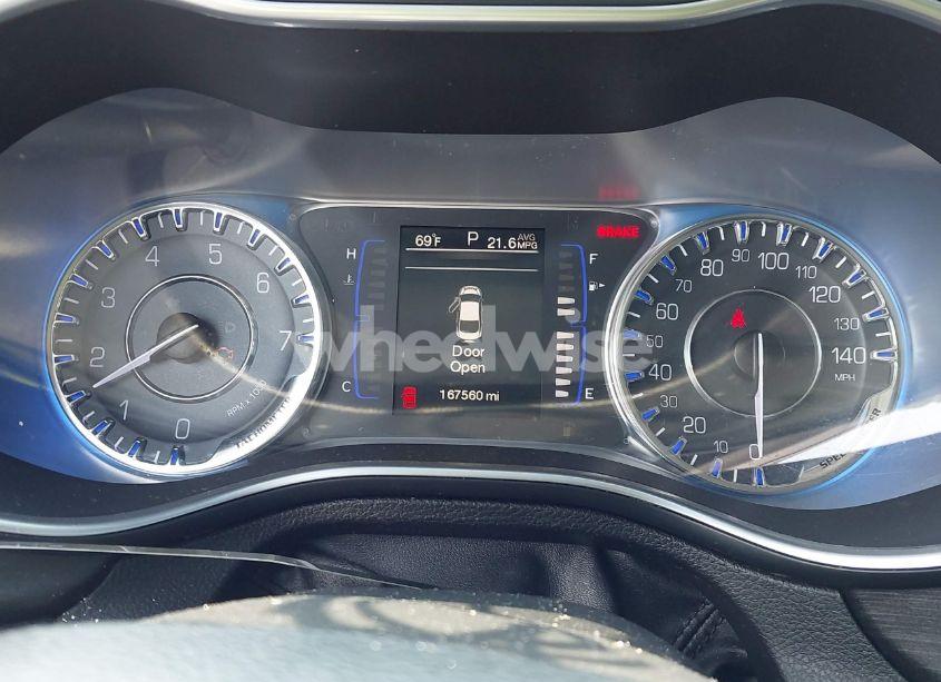 Photo 7 of 2015 Chrysler 200 LIMITED (VIN 1C3CCCAB0FN718749)