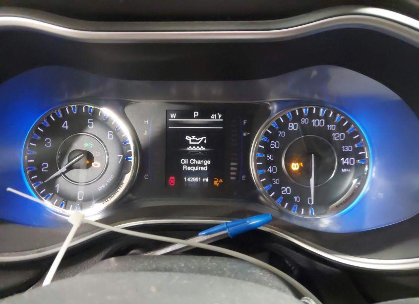 Photo 7 of 2015 Chrysler 200 LIMITED (VIN 1C3CCCAB0FN720257)