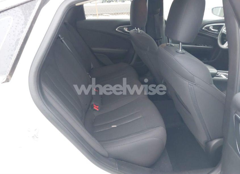 Photo 8 of 2015 Chrysler 200 LIMITED (VIN 1C3CCCAB0FN738953)