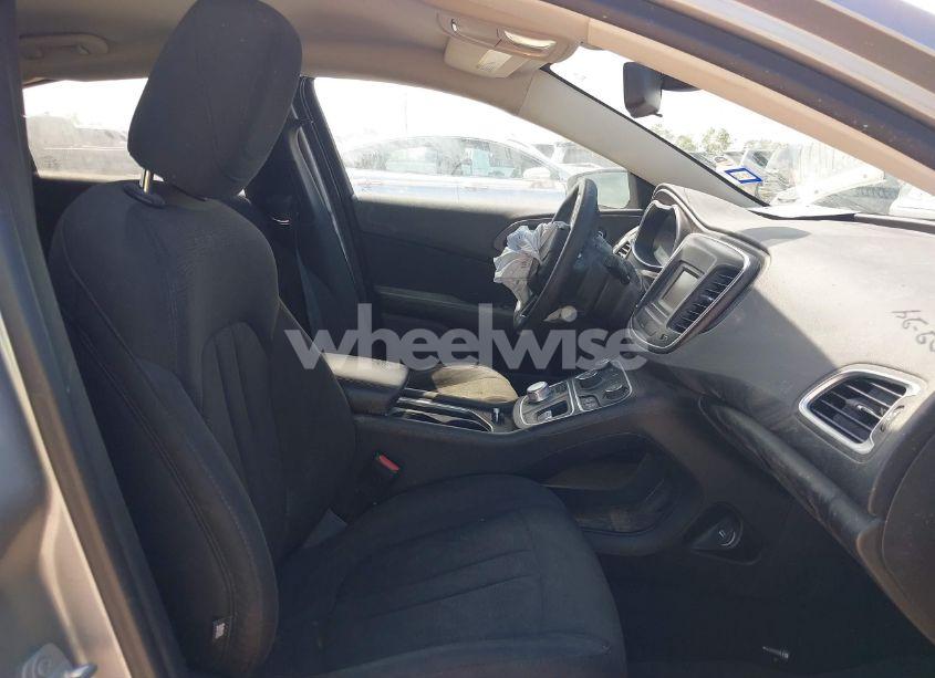 Photo 5 of 2016 Chrysler 200 LIMITED (VIN 1C3CCCAB0GN101949)