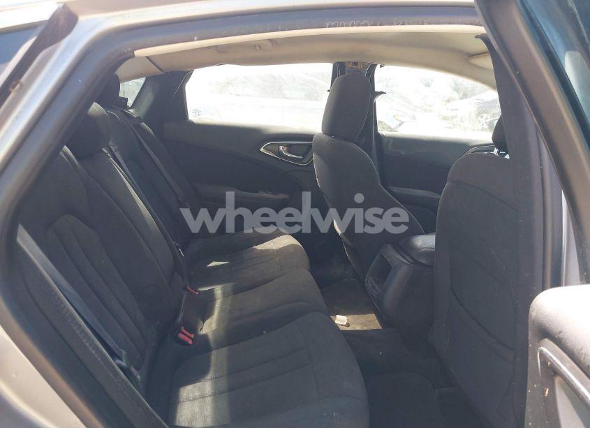 Photo 8 of 2016 Chrysler 200 LIMITED (VIN 1C3CCCAB0GN101949)
