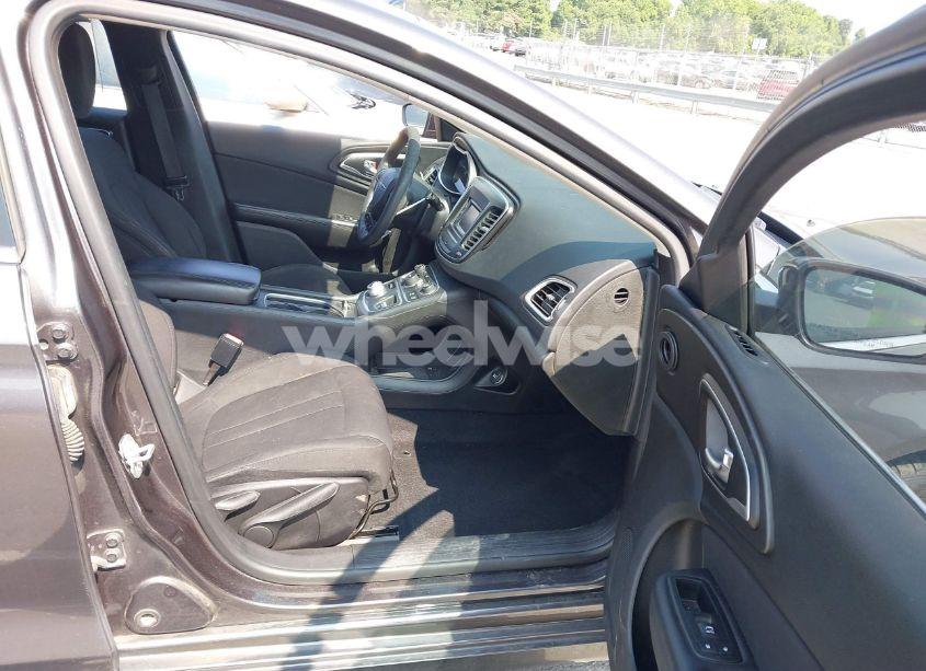 Photo 5 of 2016 Chrysler 200 LIMITED (VIN 1C3CCCAB0GN122106)