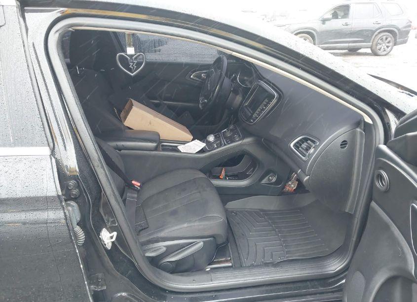 Photo 5 of 2016 Chrysler 200 LIMITED (VIN 1C3CCCAB0GN137334)