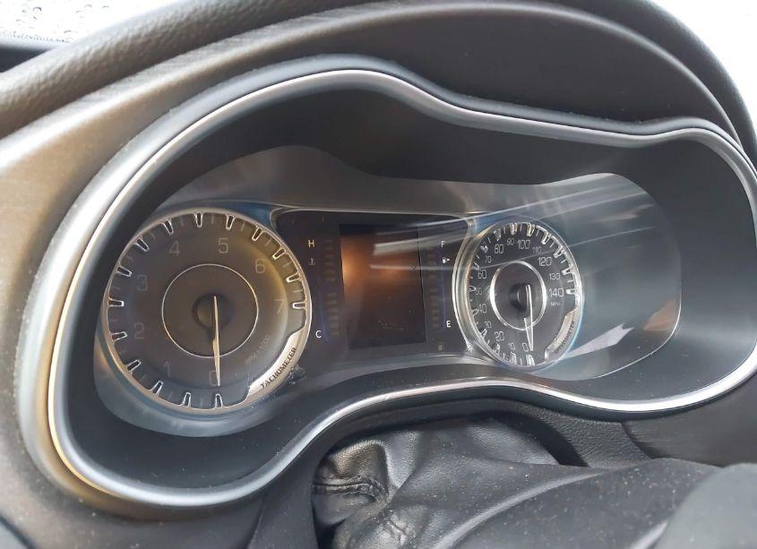 Photo 7 of 2016 Chrysler 200 LIMITED (VIN 1C3CCCAB0GN137334)