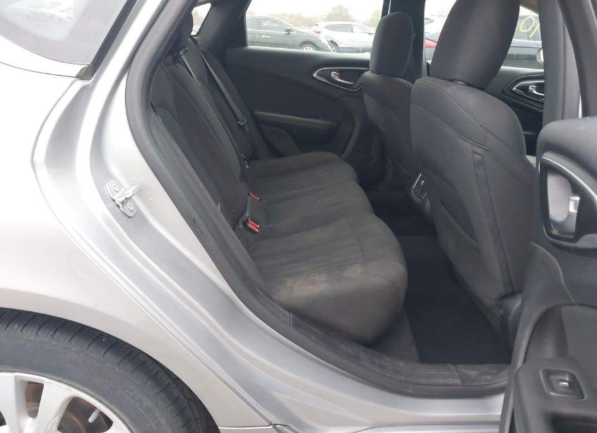 Photo 8 of 2016 Chrysler 200 LIMITED (VIN 1C3CCCAB0GN137477)