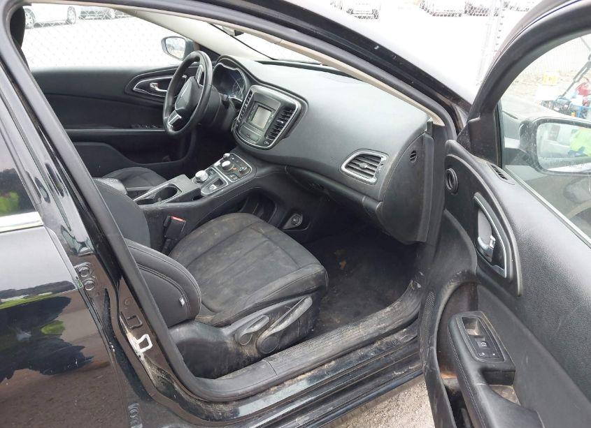 Photo 5 of 2016 Chrysler 200 LIMITED (VIN 1C3CCCAB0GN143974)