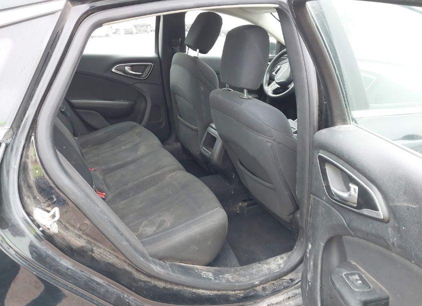 Photo 8 of 2016 Chrysler 200 LIMITED (VIN 1C3CCCAB0GN143974)