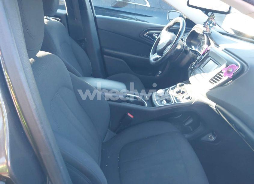 Photo 5 of 2016 Chrysler 200 LIMITED (VIN 1C3CCCAB0GN159558)