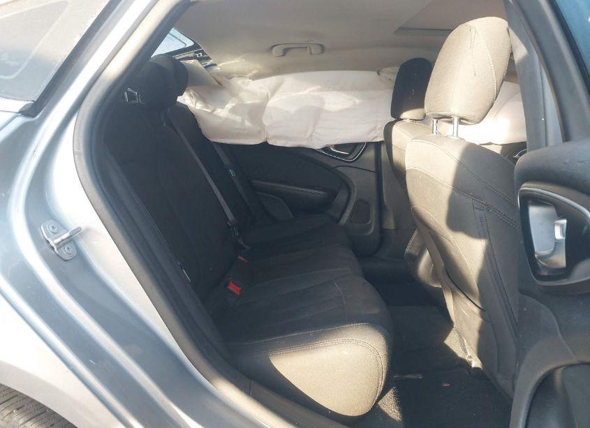 Photo 8 of 2016 Chrysler 200 LIMITED (VIN 1C3CCCAB0GN168938)