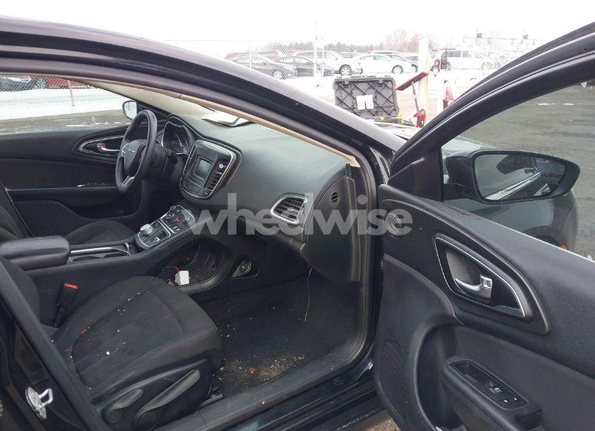 Photo 5 of 2016 Chrysler 200 LIMITED (VIN 1C3CCCAB0GN171323)