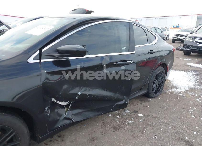 Photo 6 of 2016 Chrysler 200 LIMITED (VIN 1C3CCCAB0GN171323)