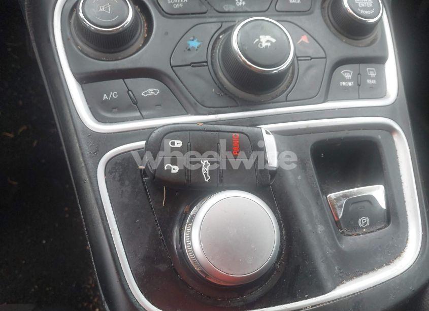 Photo 11 of 2016 Chrysler 200 LIMITED (VIN 1C3CCCAB0GN175310)