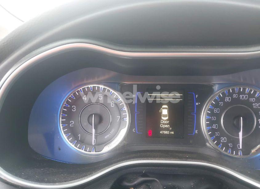 Photo 7 of 2016 Chrysler 200 LIMITED (VIN 1C3CCCAB0GN175310)