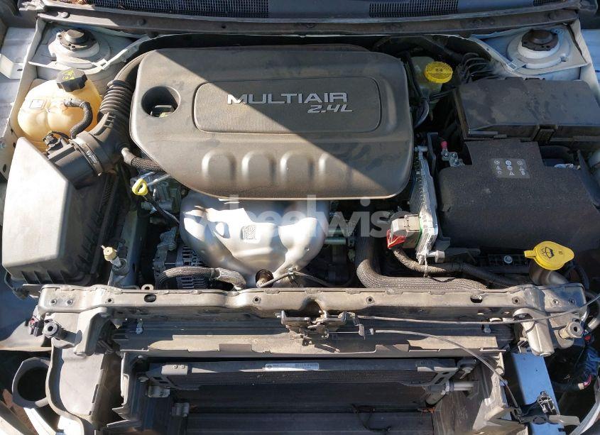 Photo 10 of 2016 Chrysler 200 LIMITED PLATINUM (VIN 1C3CCCAB0GN189384)