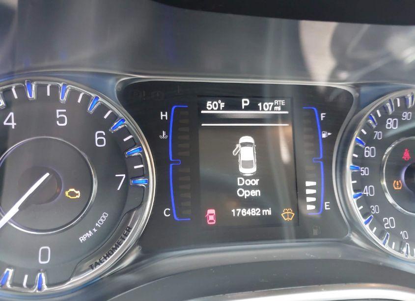 Photo 7 of 2015 Chrysler 200 LIMITED (VIN 1C3CCCAB1FN541404)