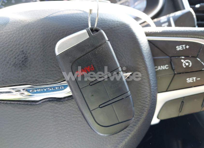 Photo 11 of 2015 Chrysler 200 LIMITED (VIN 1C3CCCAB1FN577819)