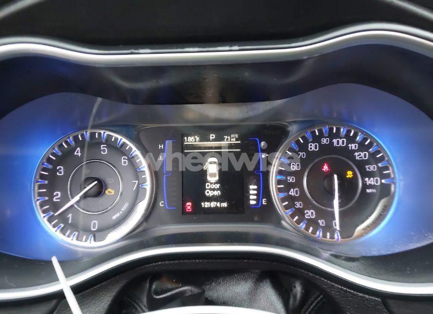 Photo 7 of 2015 Chrysler 200 LIMITED (VIN 1C3CCCAB1FN577819)