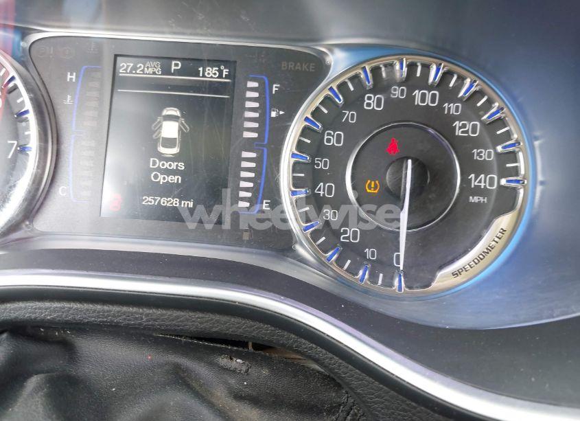 Photo 7 of 2015 Chrysler 200 LIMITED (VIN 1C3CCCAB1FN597777)