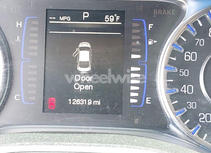 Photo 7 of 2015 Chrysler 200 LIMITED (VIN 1C3CCCAB1FN622466)