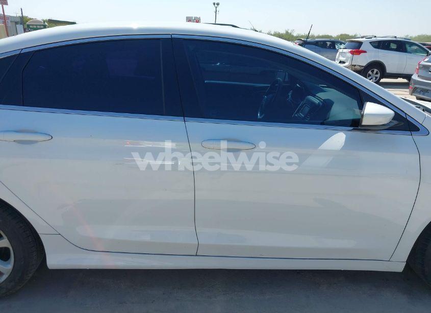 Photo 13 of 2015 Chrysler 200 LIMITED (VIN 1C3CCCAB1FN635363)