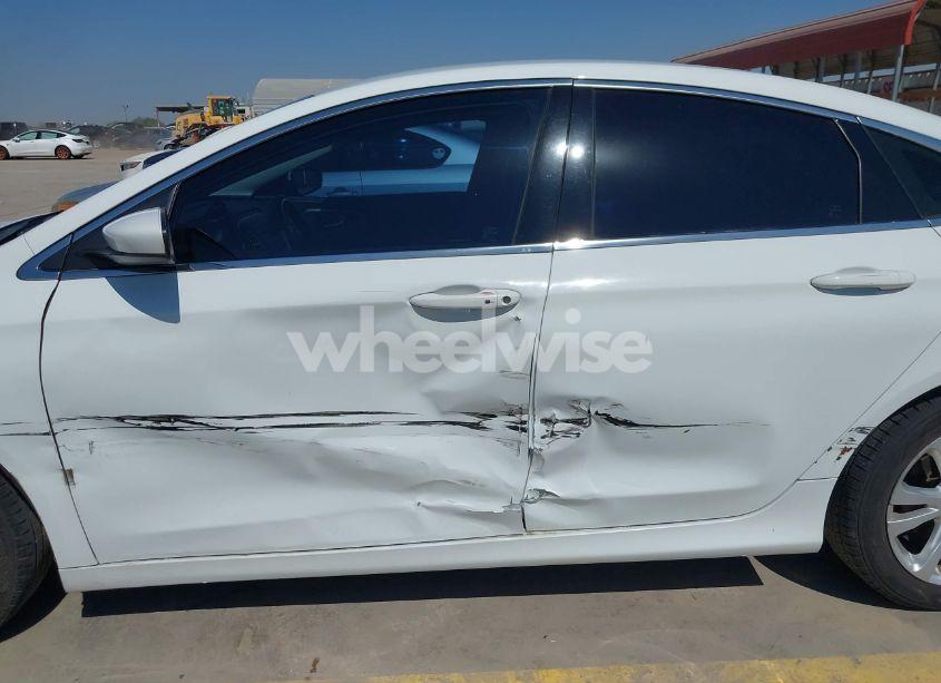 Photo 14 of 2015 Chrysler 200 LIMITED (VIN 1C3CCCAB1FN635363)