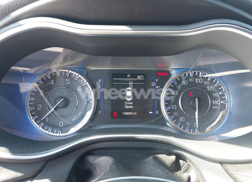 Photo 7 of 2015 Chrysler 200 LIMITED (VIN 1C3CCCAB1FN635363)