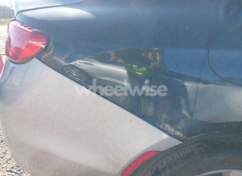 Photo 6 of 2015 Chrysler 200 LIMITED (VIN 1C3CCCAB1FN664412)