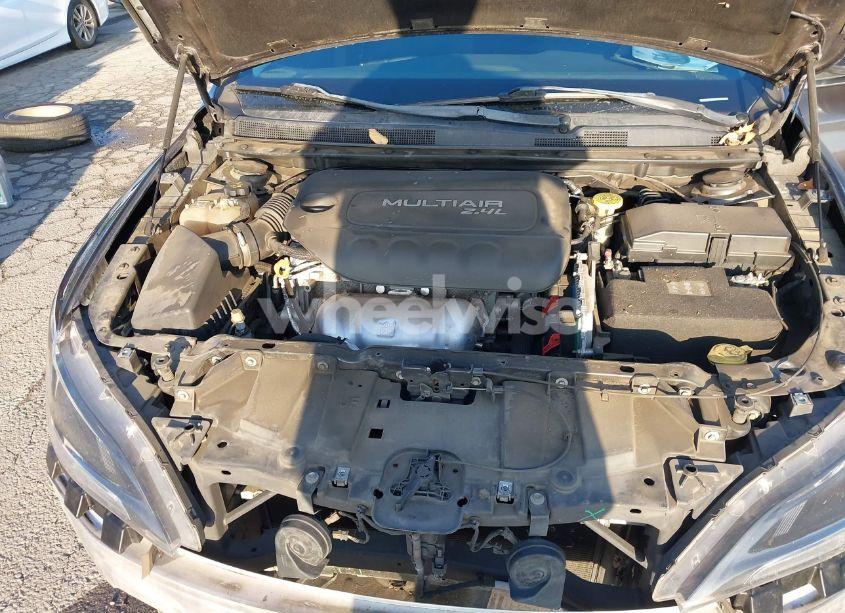 Photo 10 of 2015 Chrysler 200 LIMITED (VIN 1C3CCCAB1FN685633)