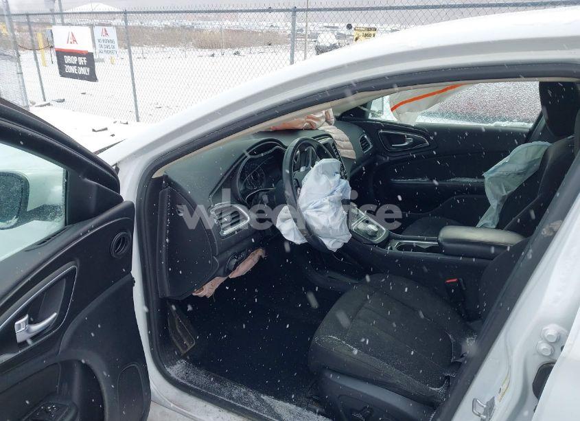 Photo 5 of 2015 Chrysler 200 LIMITED (VIN 1C3CCCAB1FN689021)