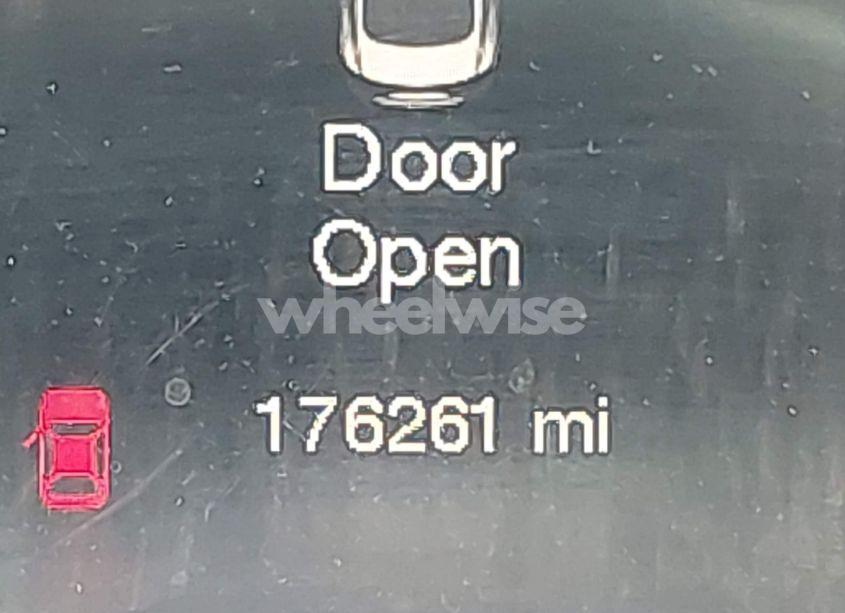 Photo 15 of 2015 Chrysler 200 LIMITED (VIN 1C3CCCAB1FN701975)