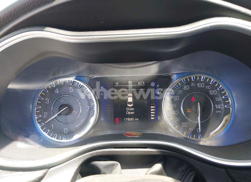 Photo 7 of 2015 Chrysler 200 LIMITED (VIN 1C3CCCAB1FN701975)