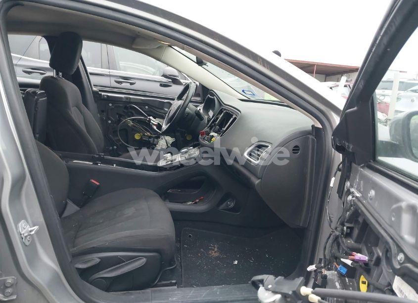 Photo 5 of 2015 Chrysler 200 LIMITED (VIN 1C3CCCAB1FN724205)