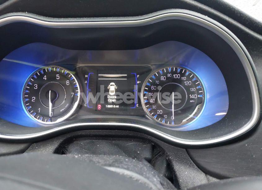 Photo 7 of 2015 Chrysler 200 LIMITED (VIN 1C3CCCAB1FN753459)